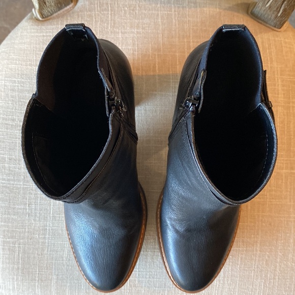 Naturalizer Cora Black Boots - Picture 10 of 11